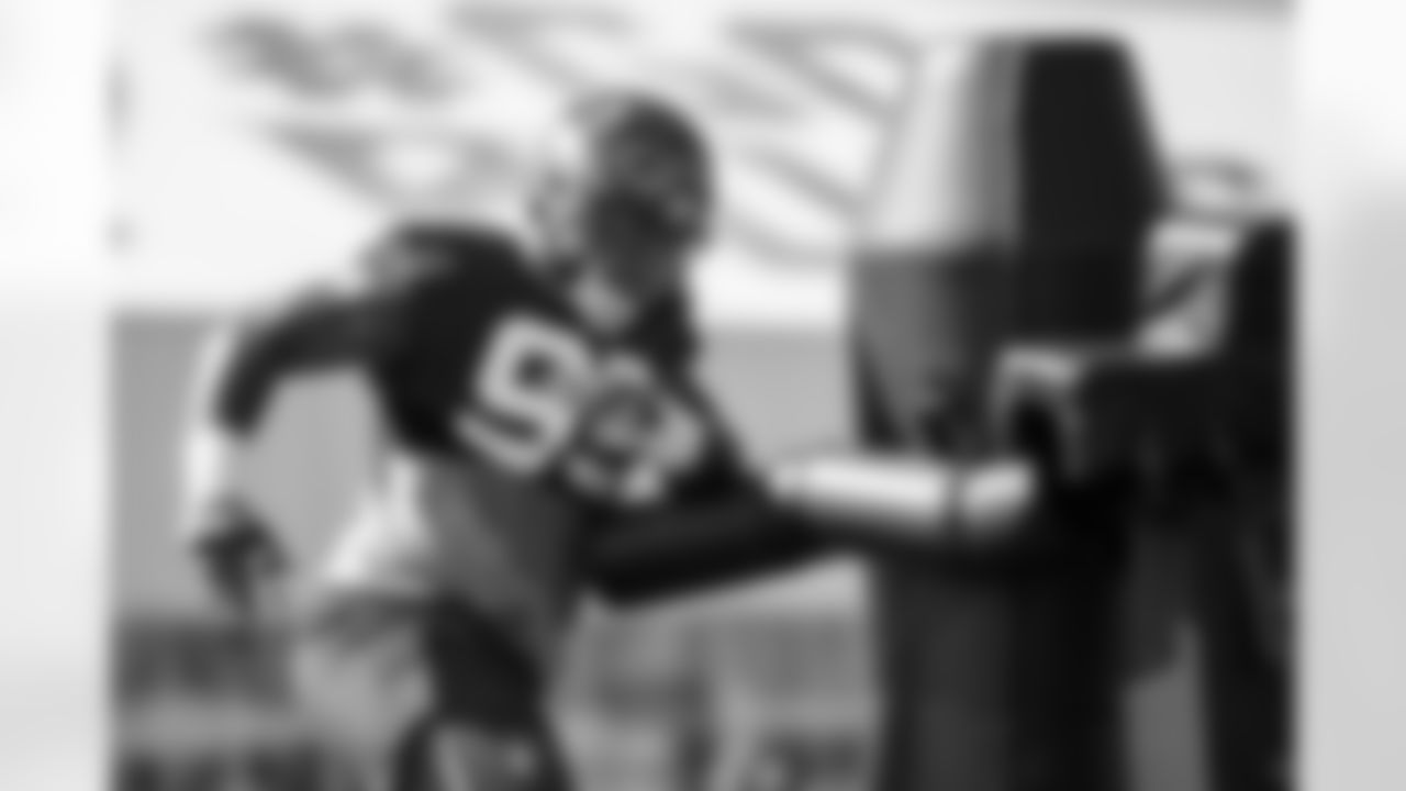 TAMPA, FL- OCTOBER 15, 2020 - Defensive Lineman Jeremiah Ledbetter #95 of the Tampa Bay Buccaneers during practice at AdventHealth Training Center. Photo By Tori Richman/Tampa Bay Buccaneers