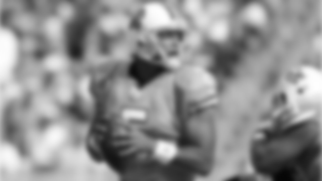 5 QB Josh Freeman drops back to find an open receiver
