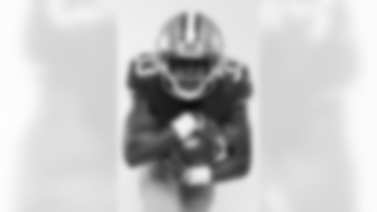San Francisco 49ers running back Joe Williams (33) poses for a portrait during the NFLPA Rookie Premiere on Saturday, May 20, 2017 in Los Angeles. (Ben Liebenberg/NFL)