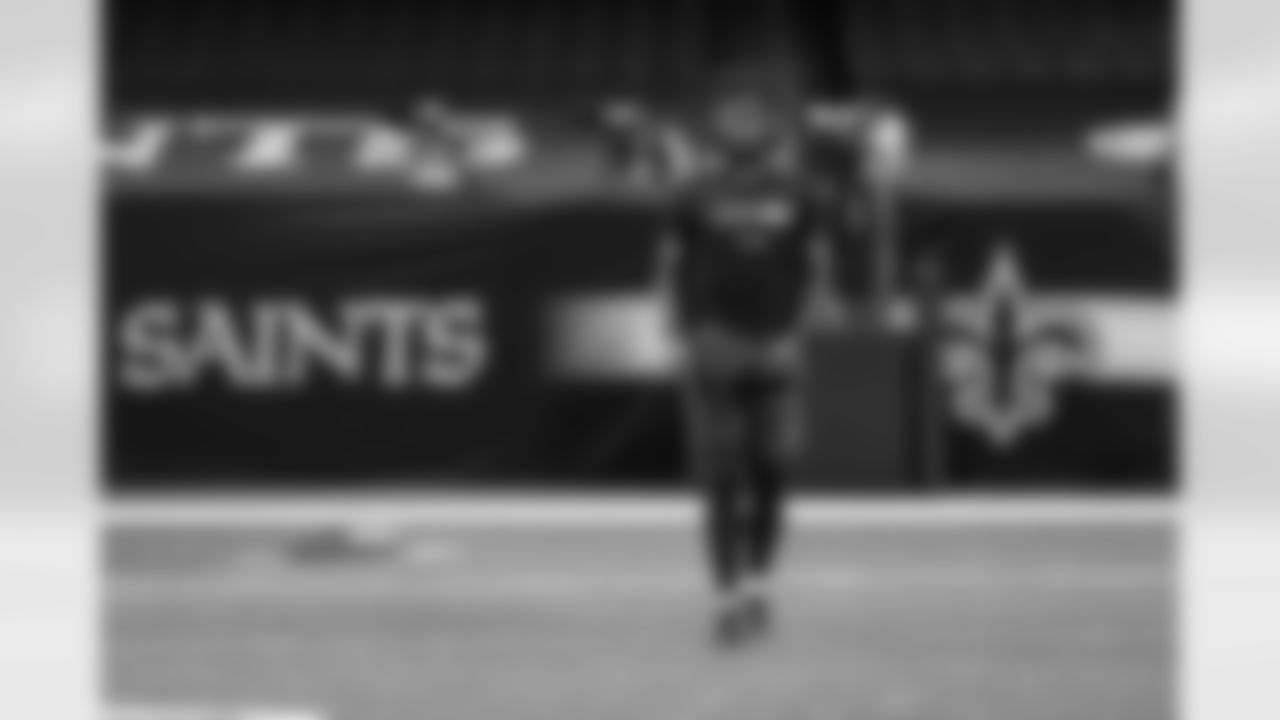 Wide receiver Chris Godwin goes through warm-ups for Bucs vs. Saints, Week One
