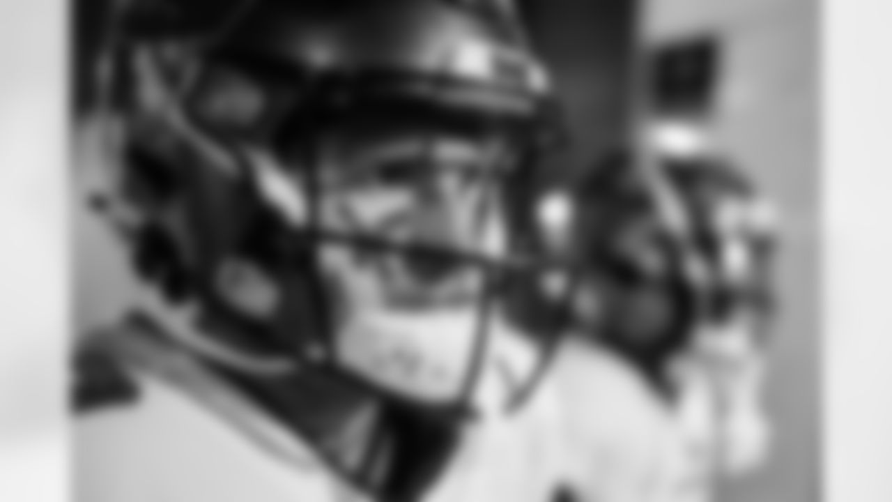 TAMPA, FL - January 16, 2022 - Wide Receiver Scotty Miller #10 of the Tampa Bay Buccaneers before the NFC Wild Card game between the Philadelphia Eagles and Tampa Bay Buccaneers at Raymond James Stadium. The Buccaneers won the game, 31-15. Photo By Kyle Zedaker/Tampa Bay Buccaneers