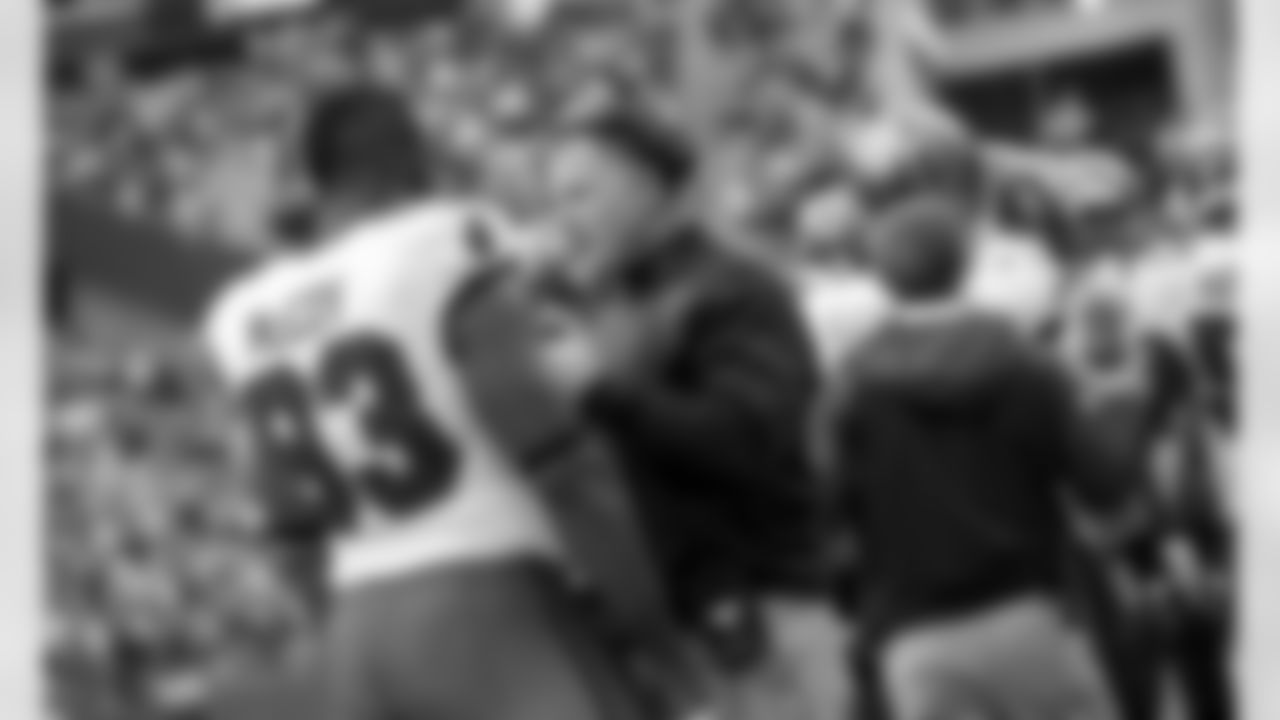 HC Greg Schiano talks to DT Gerald McCoy