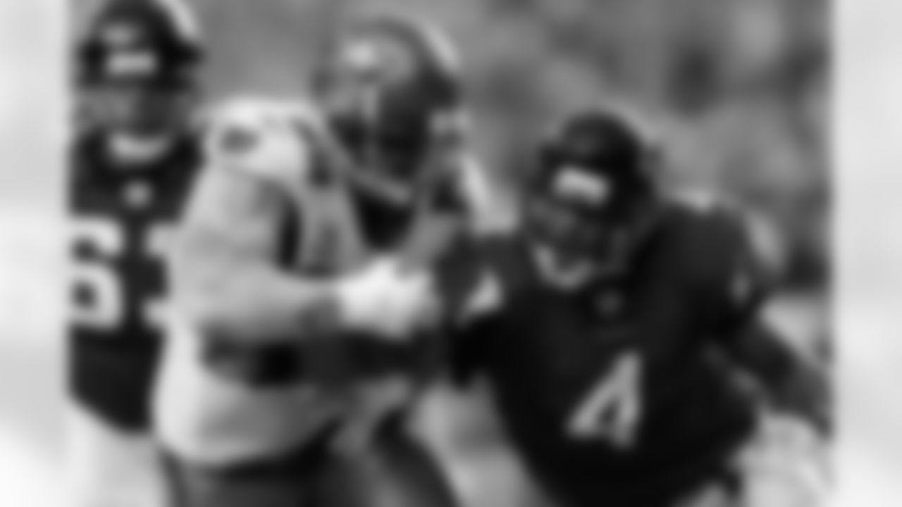 95 Chris Hovan finished the game with four tackles, one sack and one interception