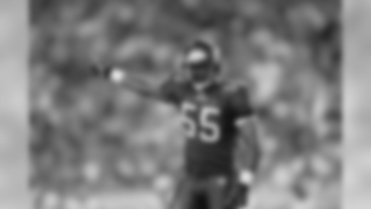 Derrick Brooks prepares the defense for the next play.