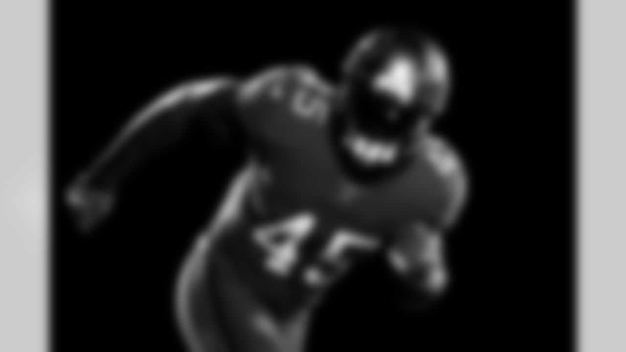 TAMPA, FL - June 06, 2021 - Inside Linebacker Devin White #45 of the Tampa Bay Buccaneers during 2021 Asset Shoot. Photo By Kyle Zedaker/Tampa Bay Buccaneers