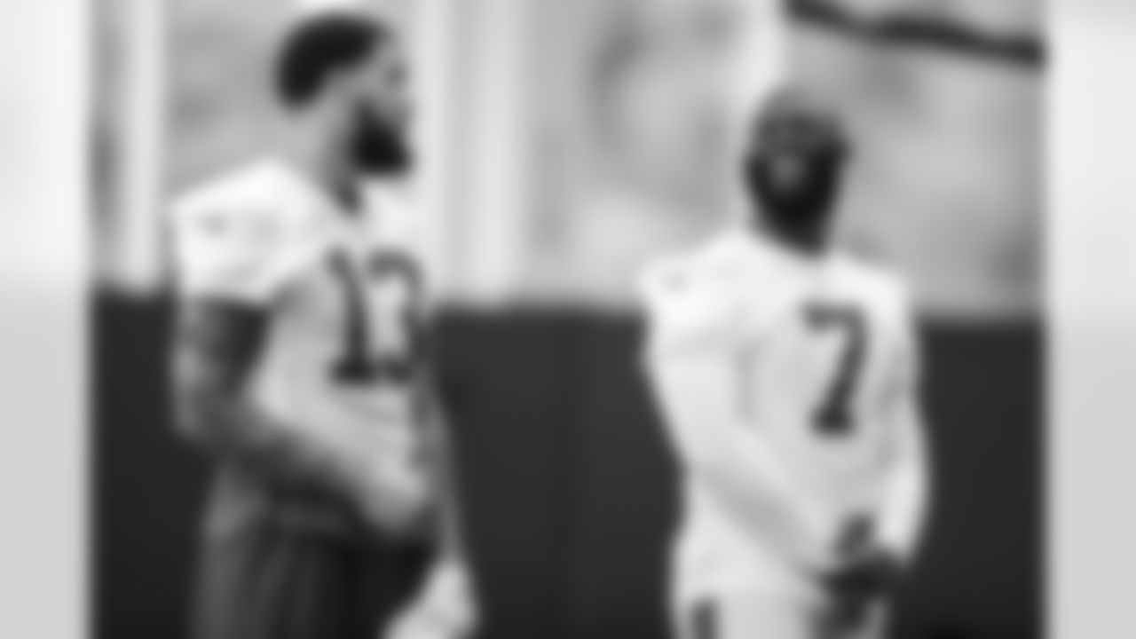 TAMPA, FL - September 14, 2022 - Wide Receiver Mike Evans #13 and Running Back Leonard Fournette #7 of the Tampa Bay Buccaneers during practice at AdventHealth Training Center. Photo By Kyle Zedaker/Tampa Bay Buccaneers