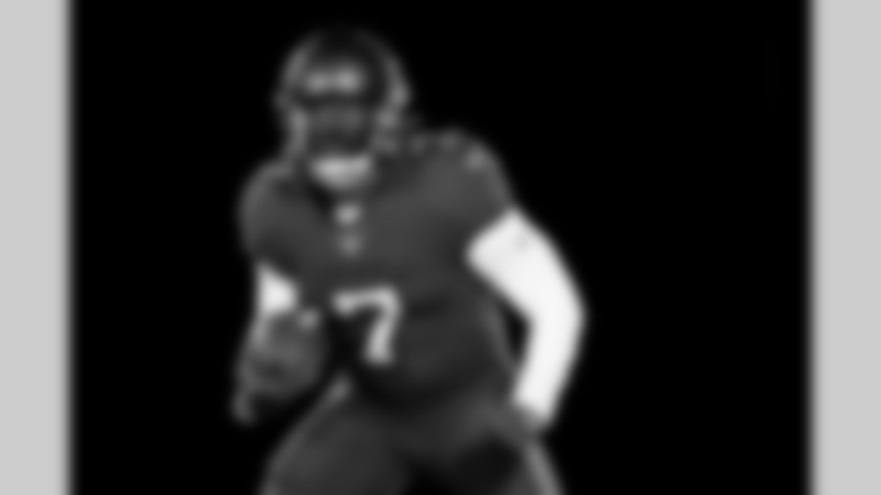 TAMPA, FL - June 07, 2021 - Running Back Leonard Fournette #7 of the Tampa Bay Buccaneers during 2021 Asset Shoot. Photo By Kyle Zedaker/Tampa Bay Buccaneers