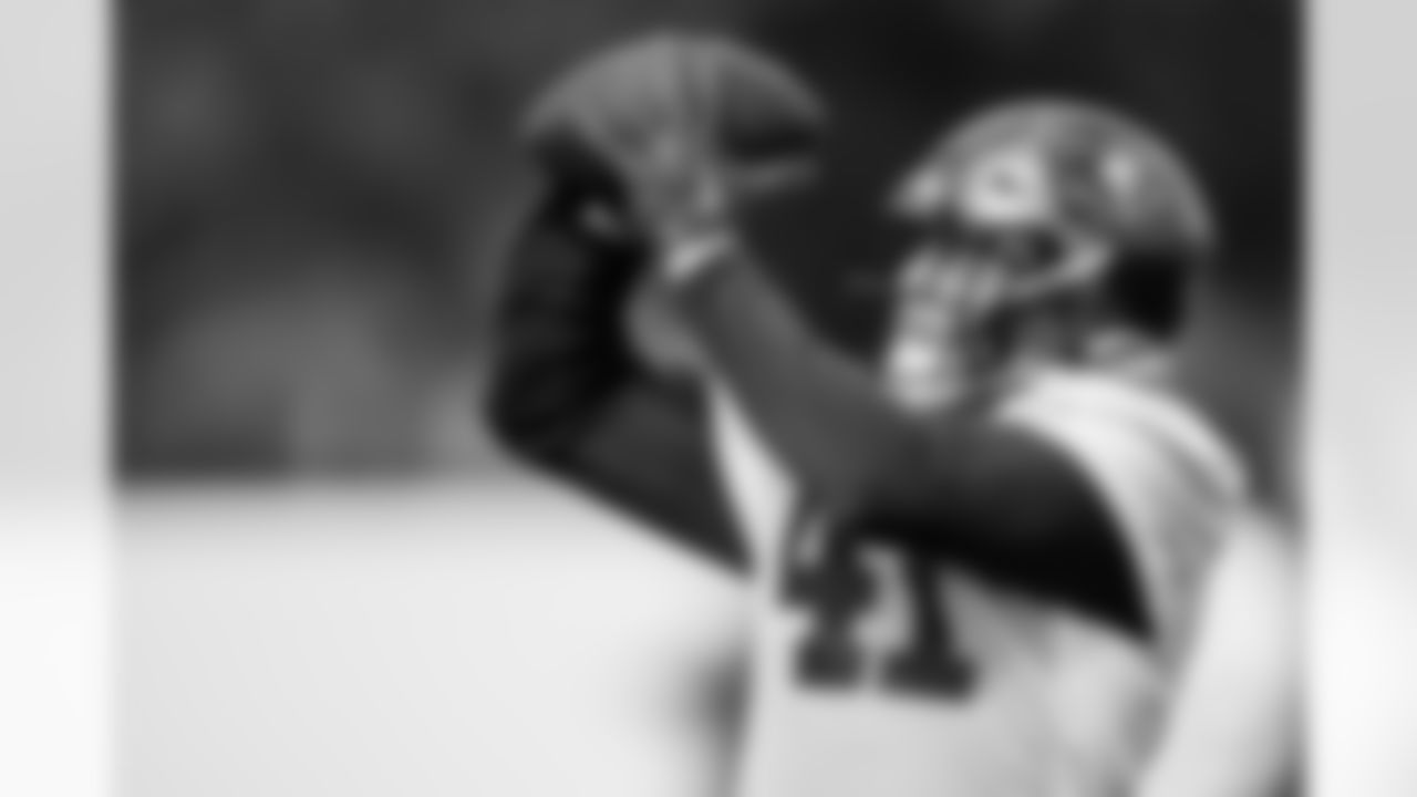TAMPA, FL - January 04, 2023 - Tight End Ko Kieft #41 of the Tampa Bay Buccaneers during practice at AdventHealth Training Center. Photo By Tori Richman/Tampa Bay Buccaneers