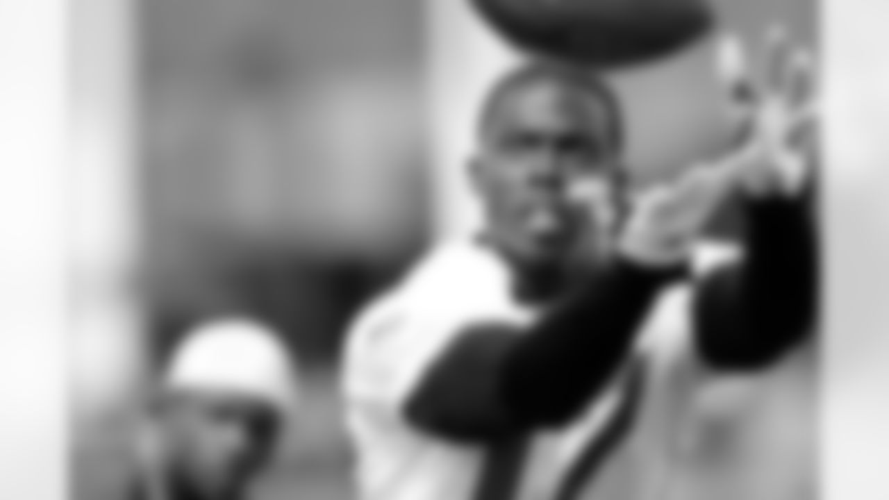 WR Michael Spurlock stays intently focused on the football all the way into his hands