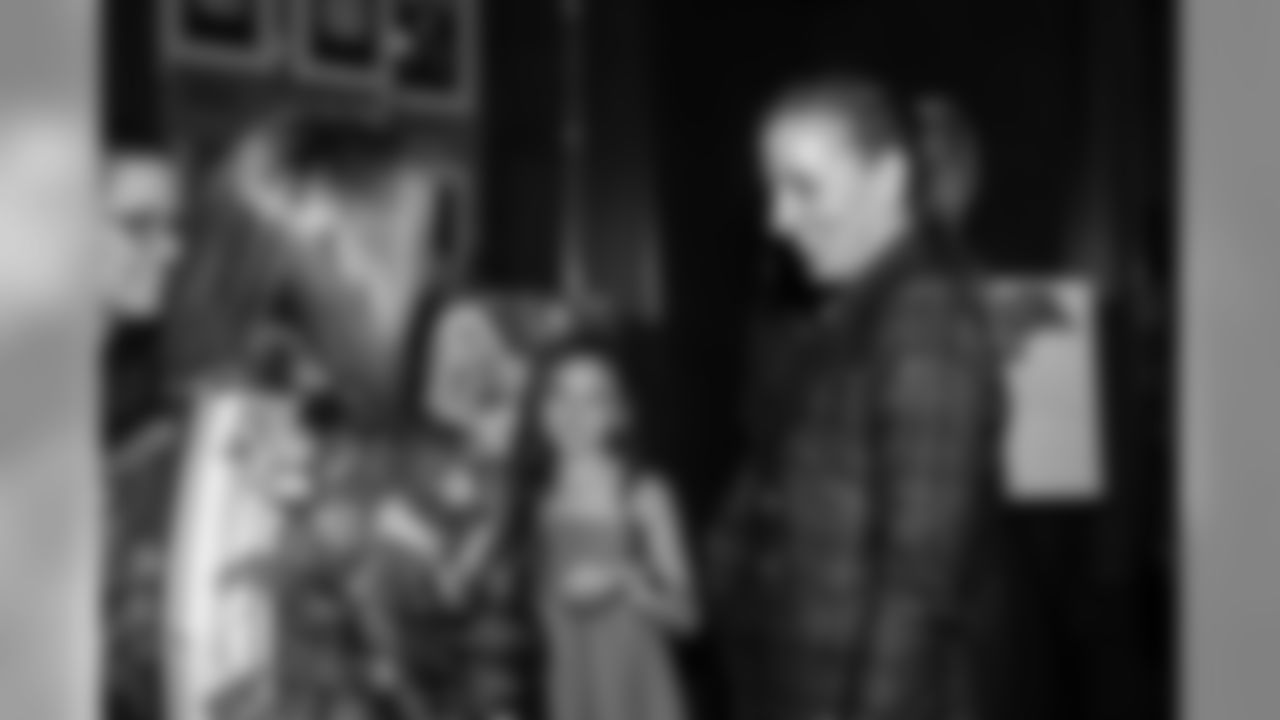 191121_TR_HolidayCardExhibit_031