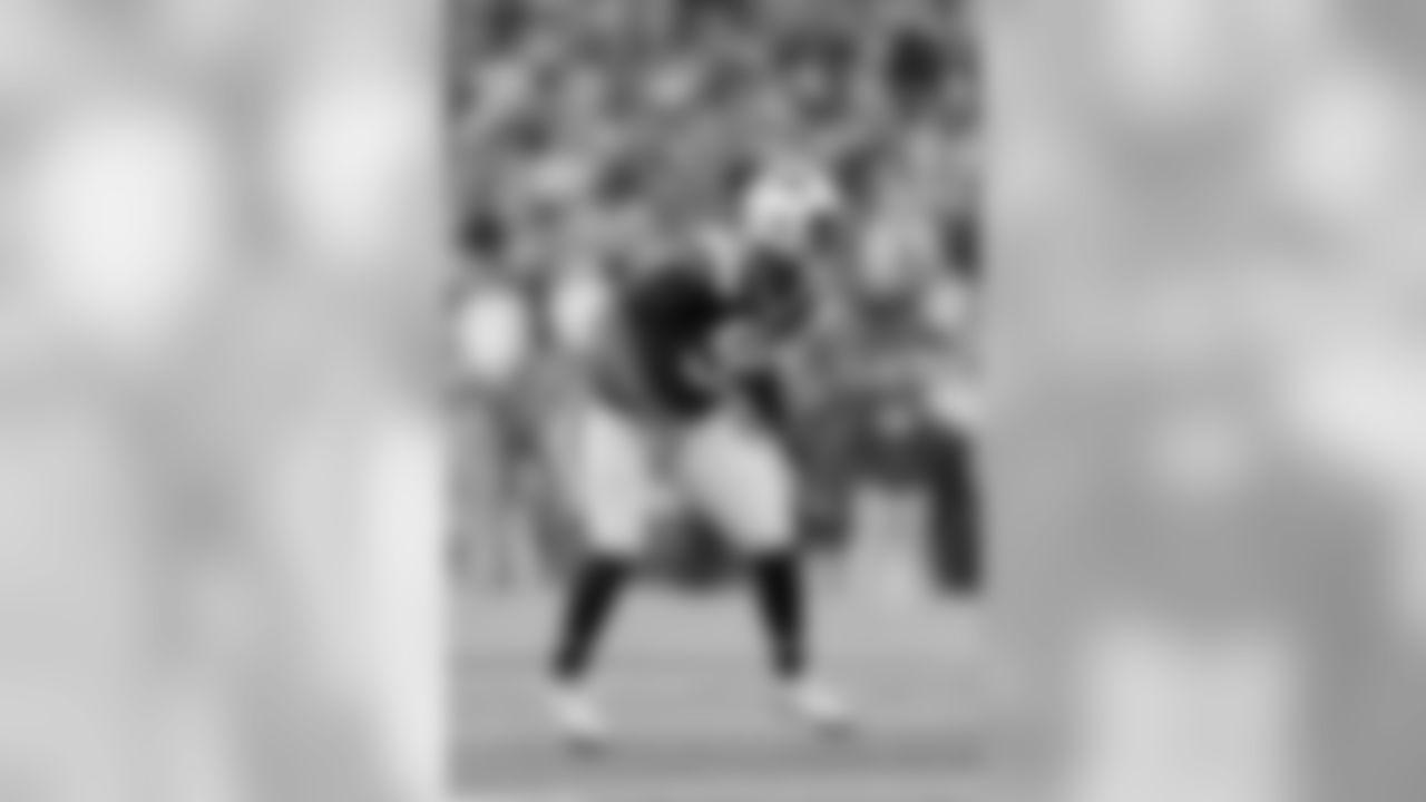 DE Chandler Jones