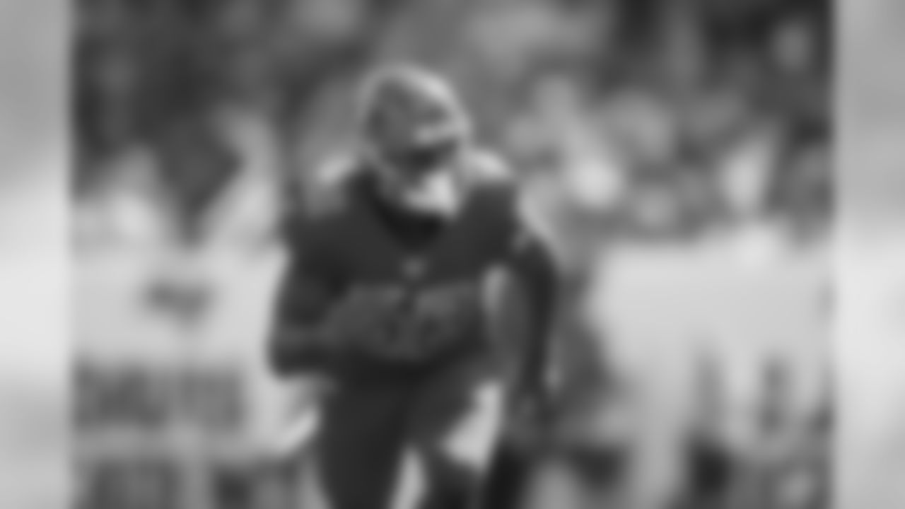 **Unrestricted Free Agents**
OLB Shaquil Barrett