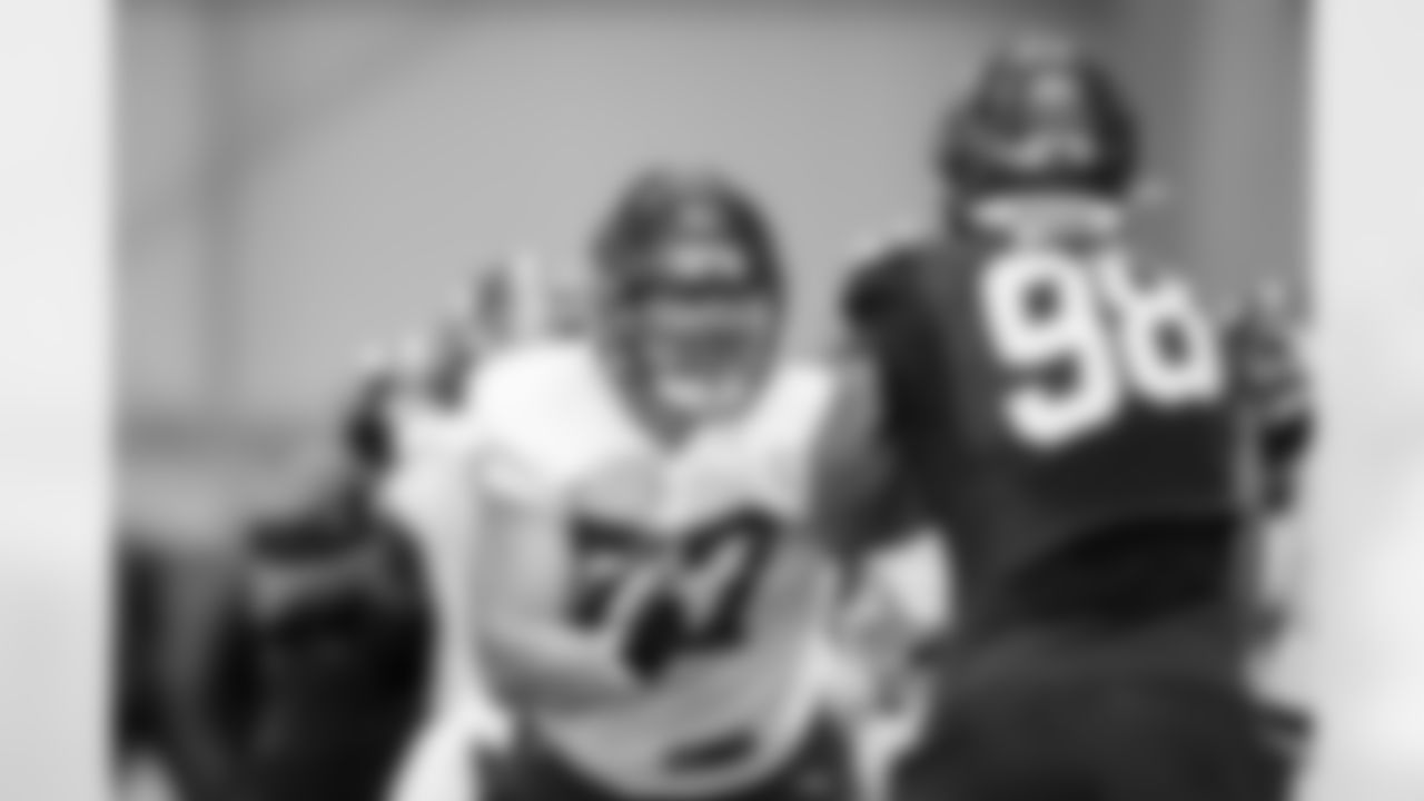 TAMPA, FL - AUGUST 25, 2021 - Offensive Tackle Jake Benzinger #77 of the Tampa Bay Buccaneers during practice at AdventHealth Training Center. Photo By Tori Richman/Tampa Bay Buccaneers