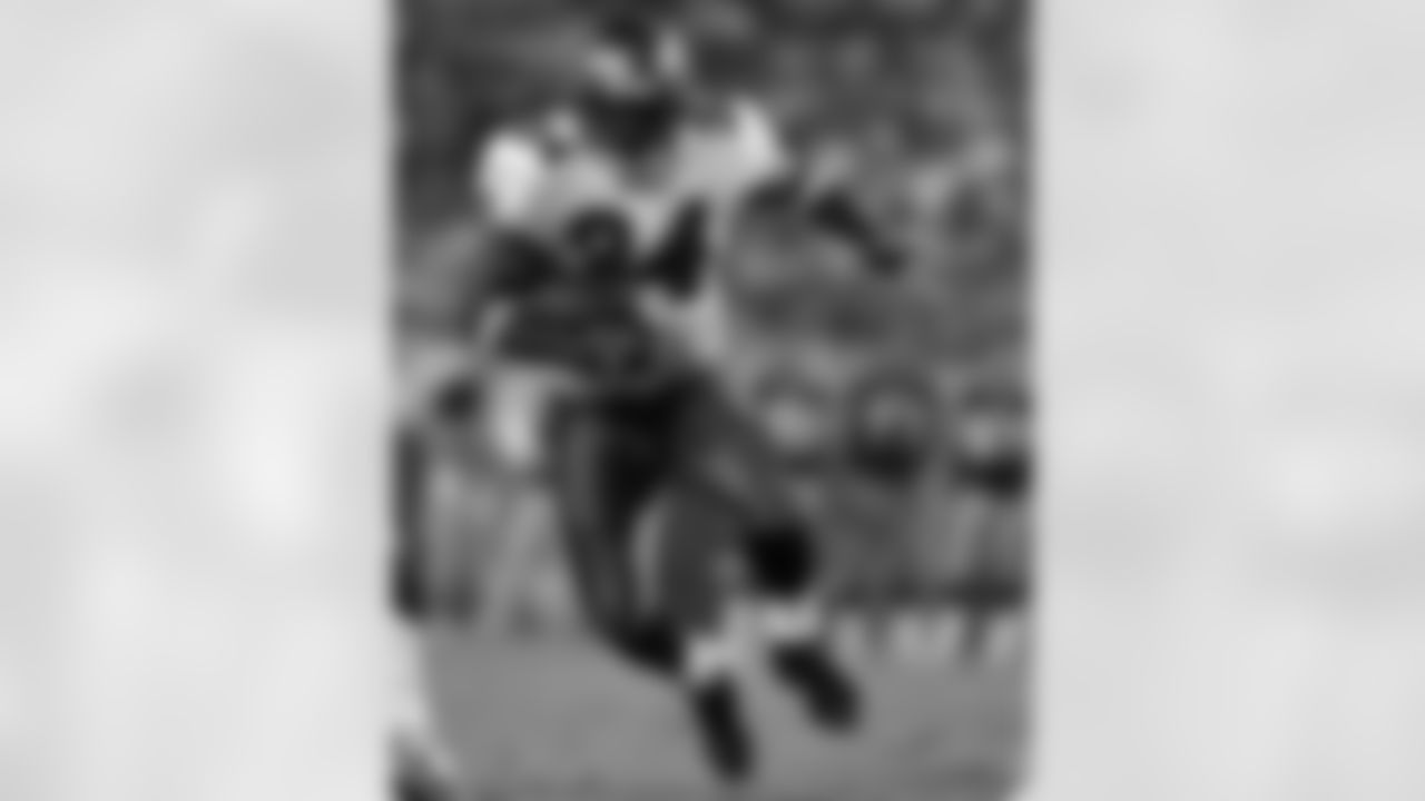 34 Earnest Graham carries the ball seven times for 35 yards
