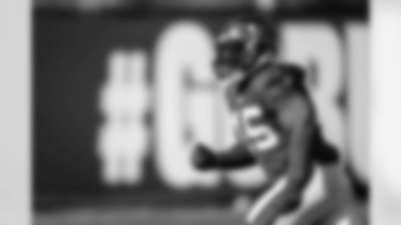 TAMPA, FL - DECEMBER 24, 2020 - Inside Linebacker Devin White #45 of the Tampa Bay Buccaneers during practice at AdventHealth Training Center. Photo By Kyle Zedaker/Tampa Bay Buccaneers