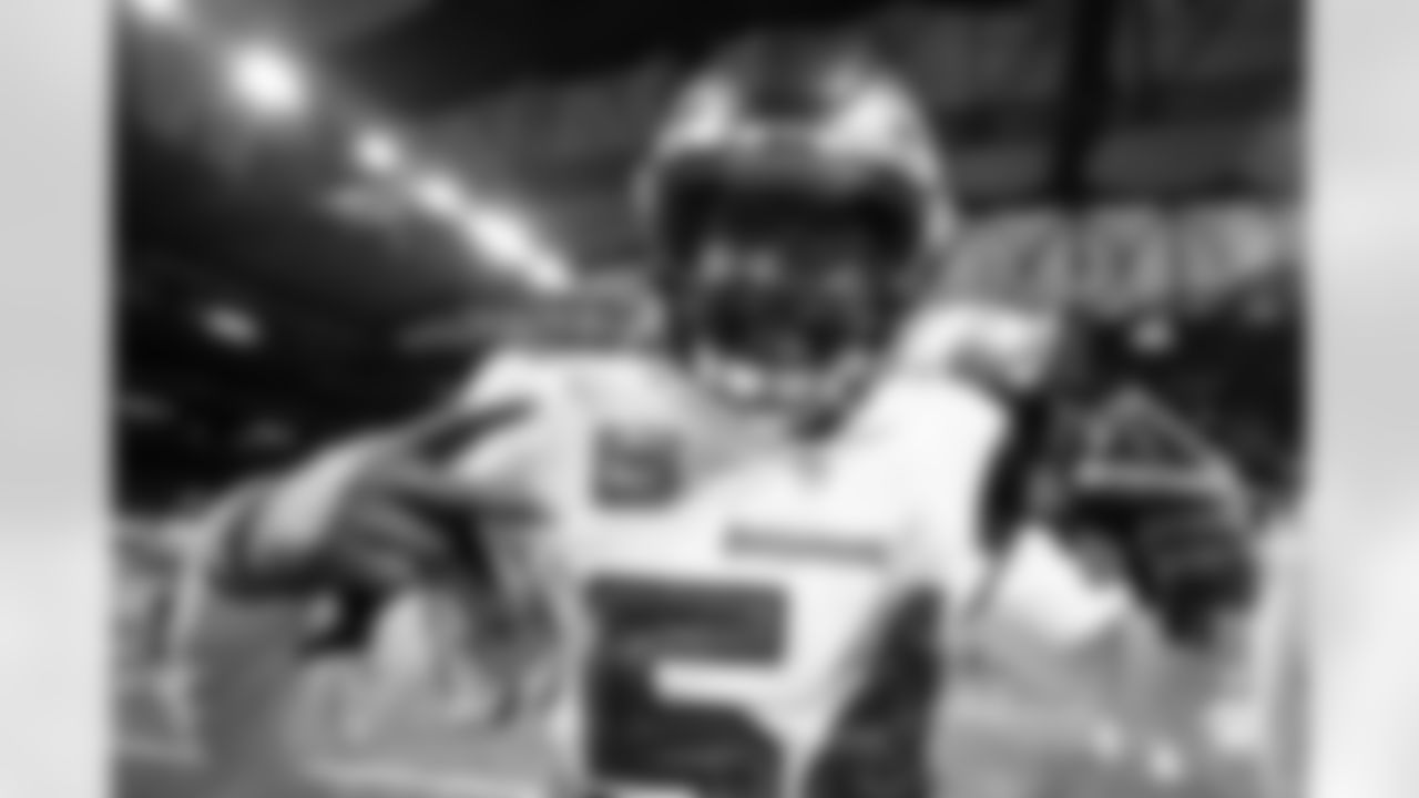 DETROIT, MI - DECEMBER 26, 2020 - Inside Linebacker Lavonte David #54 of the Tampa Bay Buccaneers celebrates clinching a playoff berth after the game between the Tampa Bay Buccaneers and Detroit Lions at Ford Field. The Buccaneers won the game, 47-7. Photo By Kyle Zedaker/Tampa Bay Buccaneers
