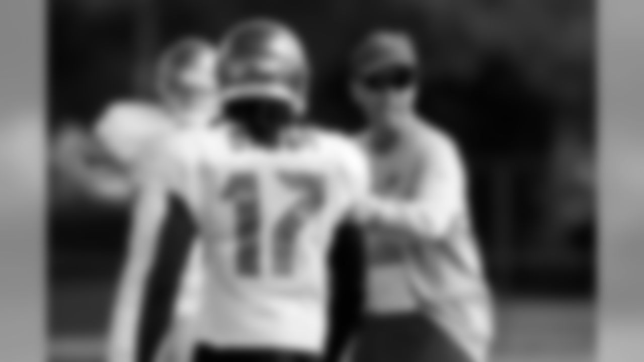 17 WR Donteaa Dye and Offensive Coordinator and Wide Receivers Coach Todd Monken