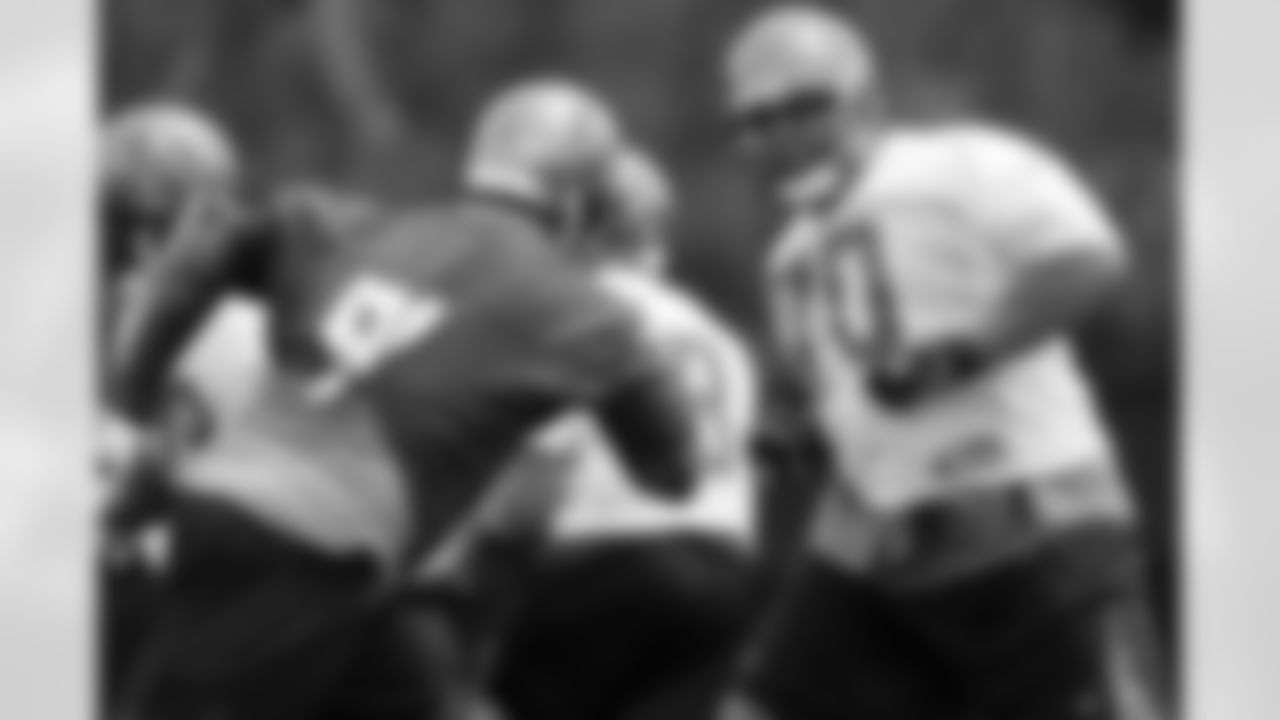 T Donald Penn slidesteps to get in front of a pass-rusher