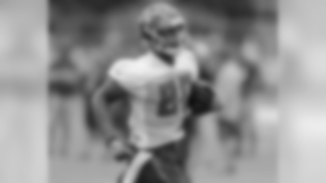 80 TE O.J. Howard