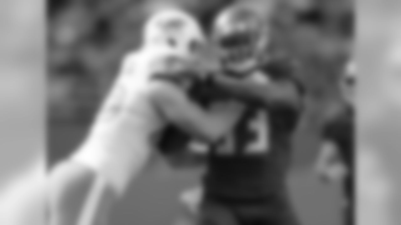 LB Adarius Glanton