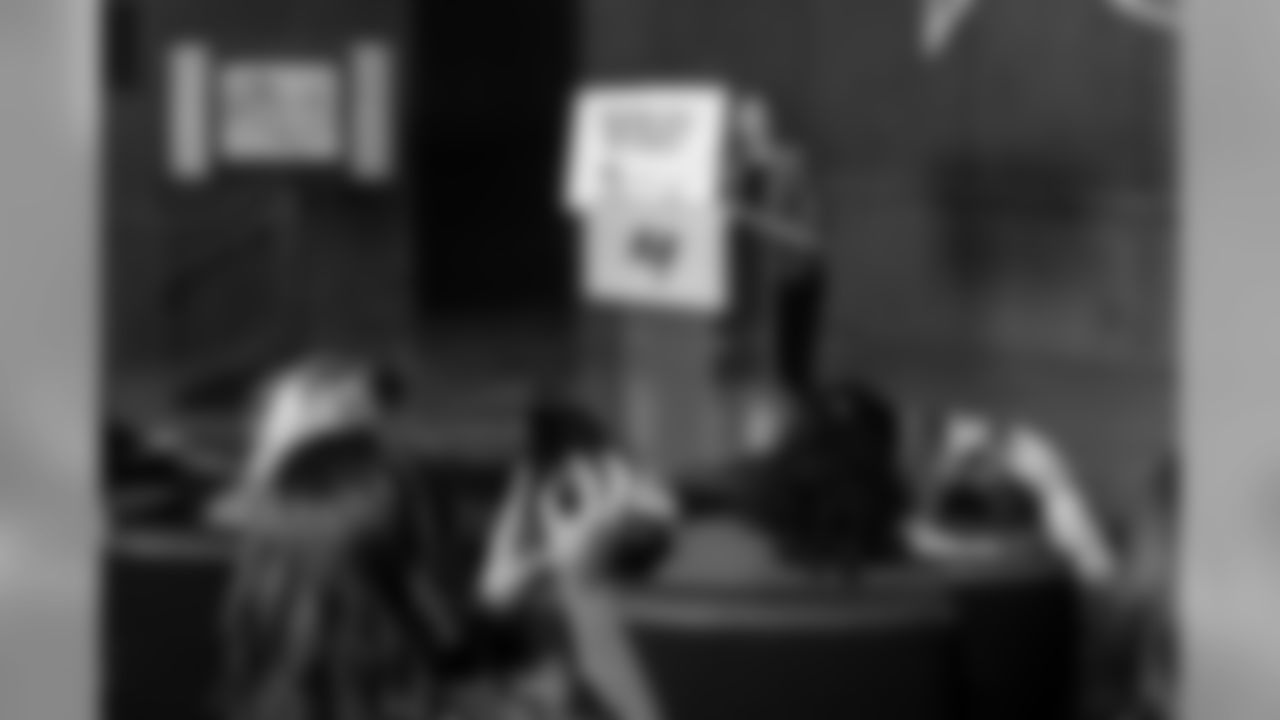 191121_TR_HolidayCardExhibit_064