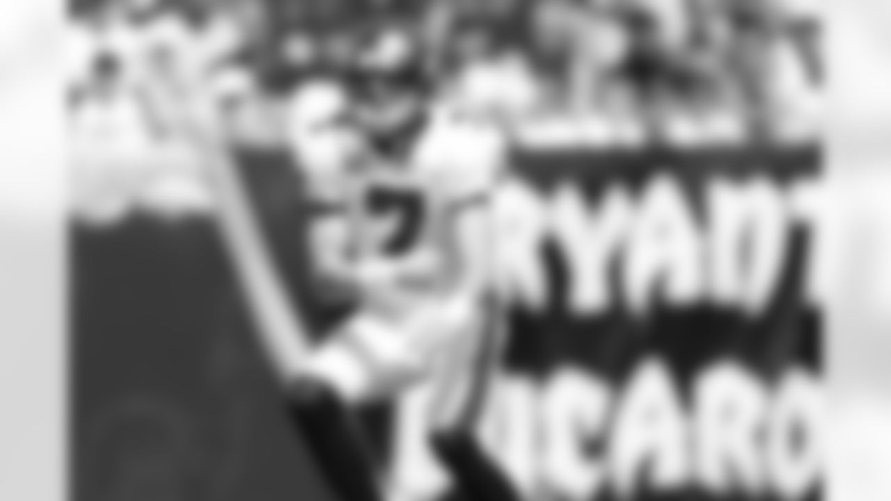 7 Jeff Garcia celebrates after hitting Joey Galloway for a touchdown in the third quarter