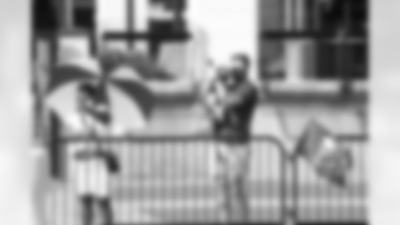 parade_304