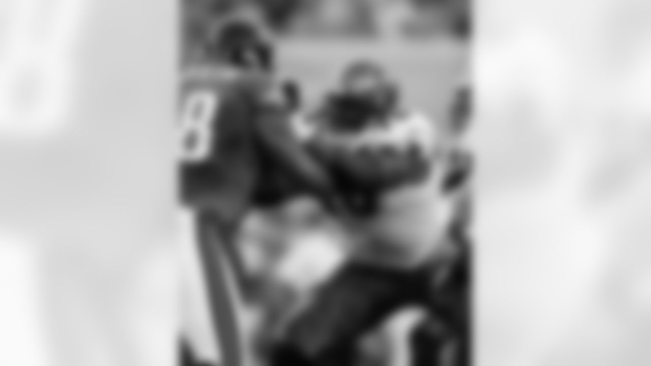 78 Arron Sears stands up his man