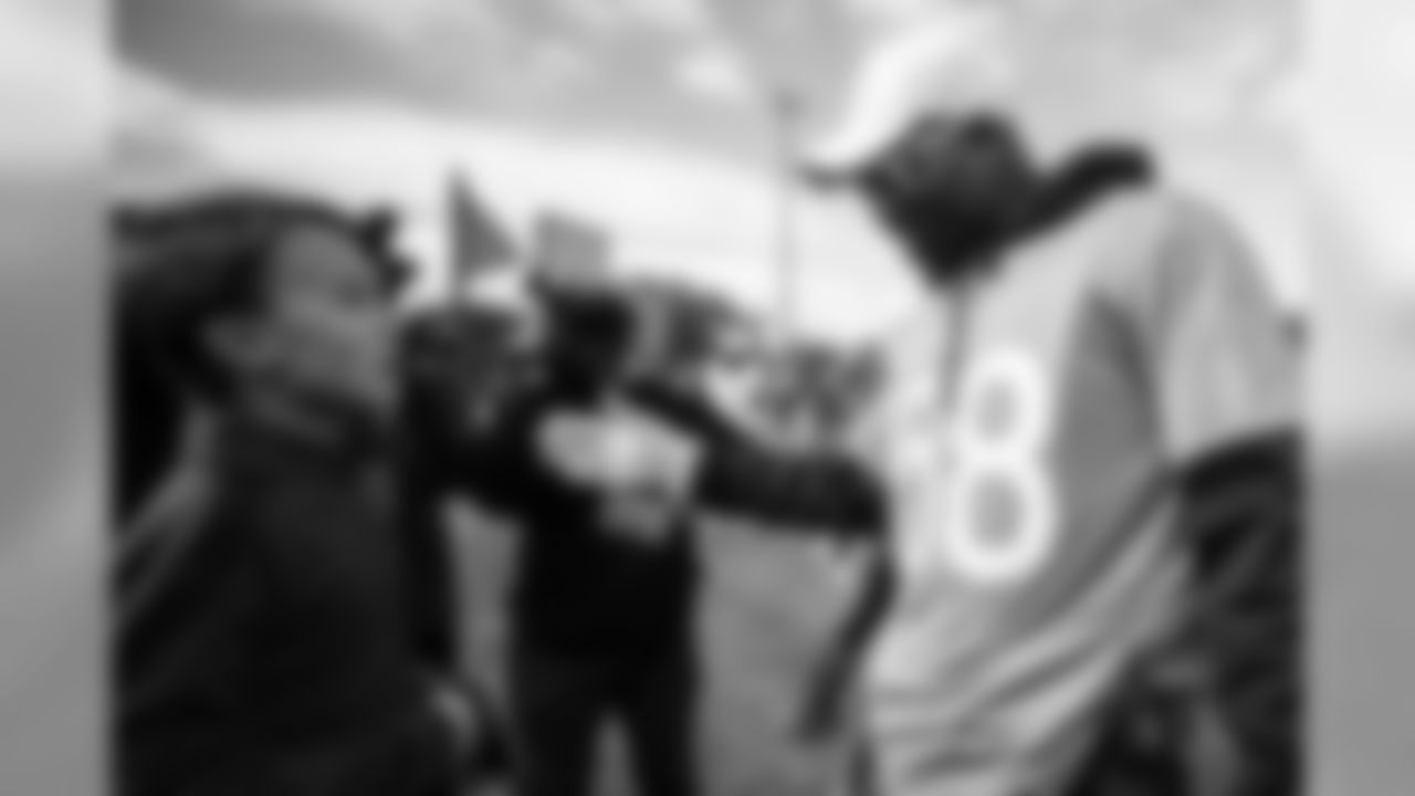 ORLANDO, FL - JANUARY 22, 2020 - Outside Linebacker Shaquil Barrett #58 of the Tampa Bay Buccaneers surprises a young fan with Super Bowl tickets after practice at the 2020 Pro Bowl. Photo By Kyle Zedaker/Tampa Bay Buccaneers