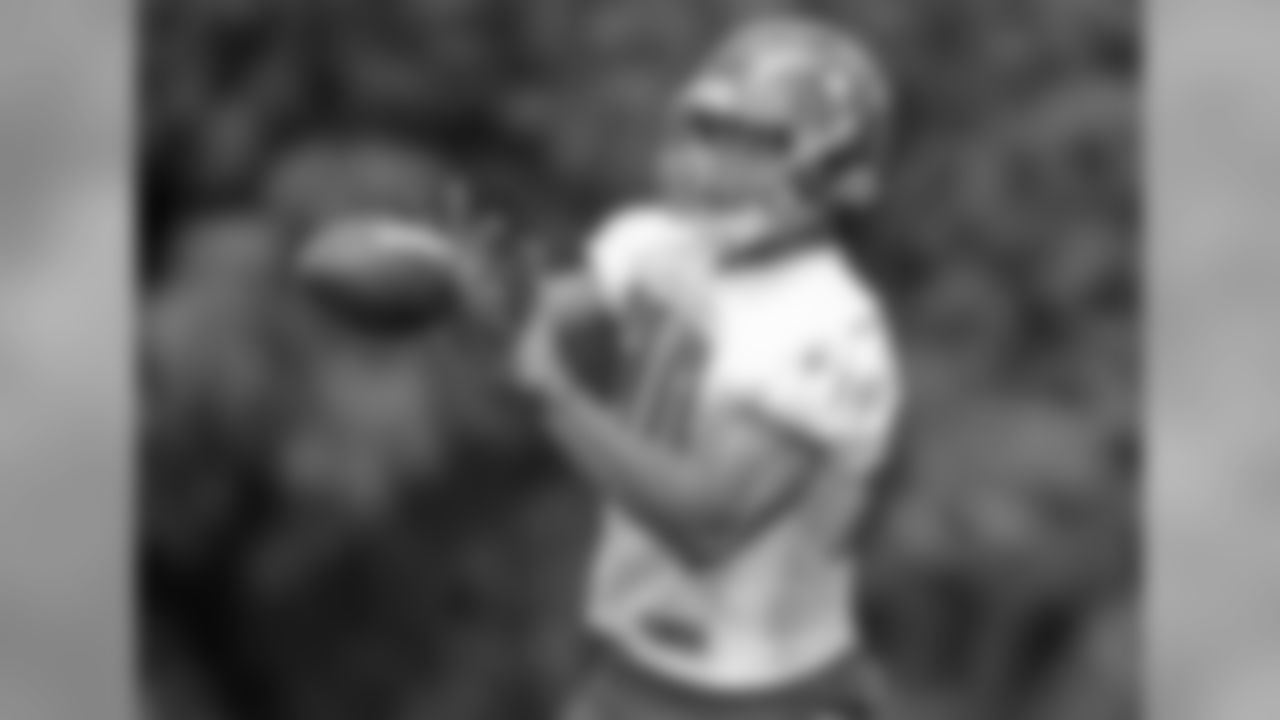 80 TE O.J. Howard