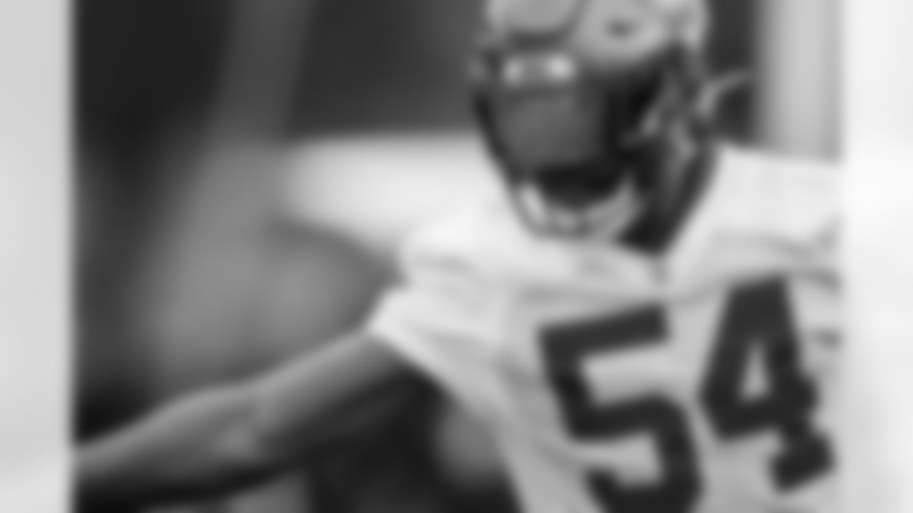 TAMPA, FL - November 09, 2022 - Inside Linebacker Lavonte David #54 of the Tampa Bay Buccaneers during practice at AdventHealth Training Center. Photo By Tori Richman/Tampa Bay Buccaneers