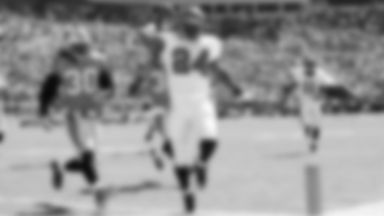 24 RB Carnell Williams makes a touchdown from a 20 yard run