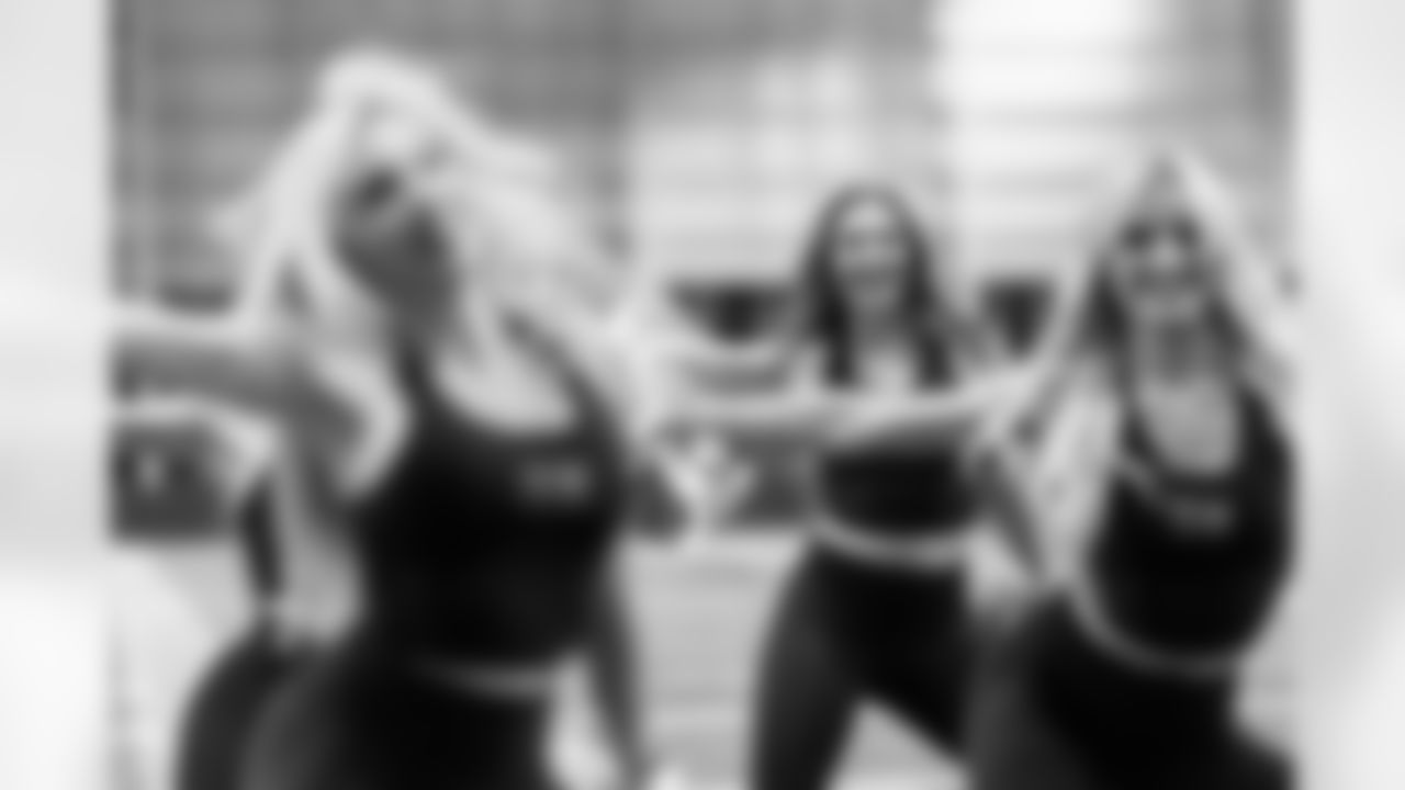 TAMPA, FL - December 15, 2022 - Tampa Bay Buccaneers Cheerleaders during field rehearsal at AdventHealth Training Center. Photo By Tori Richman/Tampa Bay Buccaneers