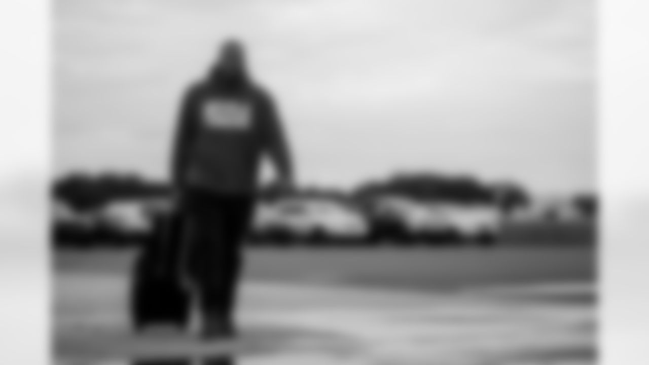 TAMPA, FL - NOVEMBER 13, 2021 - Inside Linebackers Coach Mike Caldwell of the Tampa Bay Buccaneers departs for the game against the Washington Football Team. Photo By Tori Richman/Tampa Bay Buccaneers