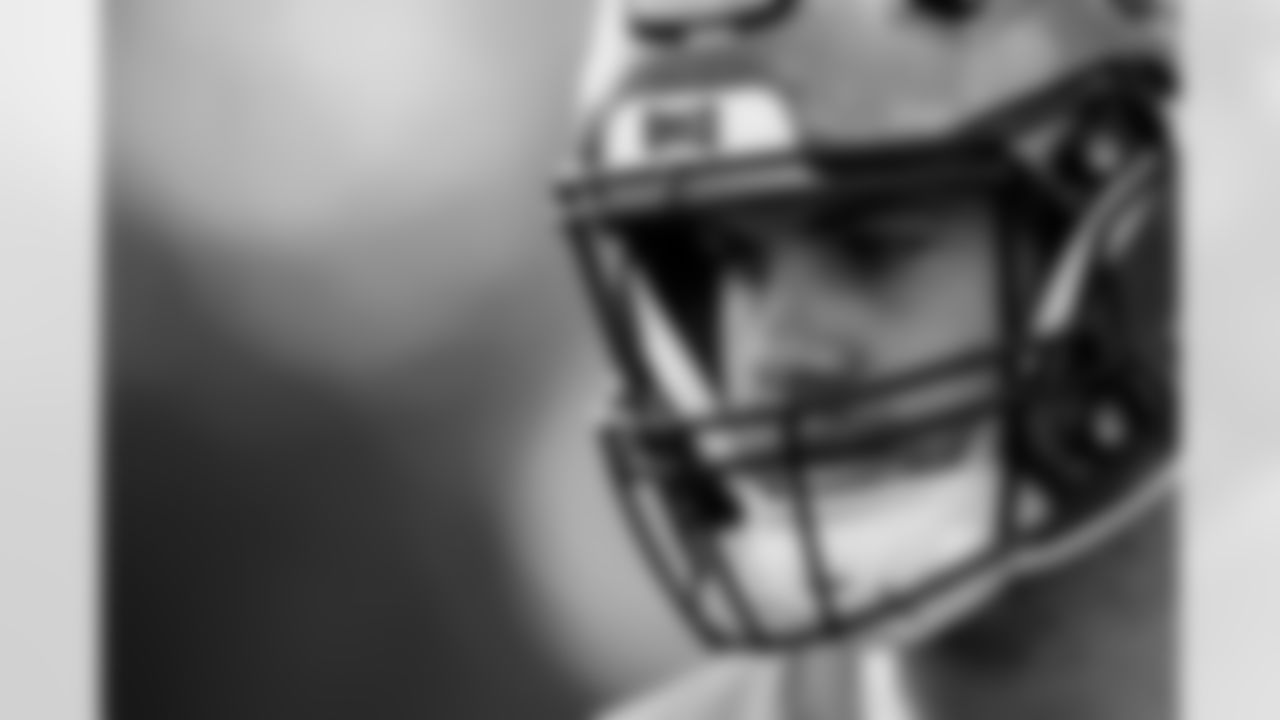 TAMPA, FL - June 07, 2023 - Outside Linebacker Anthony Nelson #98 of the Tampa Bay Buccaneers during OTA's at AdventHealth Training Center. Photo By Kyle Zedaker/Tampa Bay Buccaneers