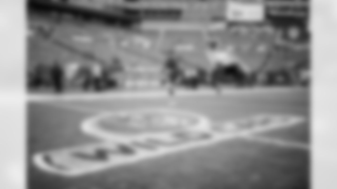 TAMPA, FL - January 16, 2022 - Wide Receiver Scotty Miller #10 of the Tampa Bay Buccaneers before the NFC Wild Card game between the Philadelphia Eagles and Tampa Bay Buccaneers at Raymond James Stadium. The Buccaneers won the game, 31-15. Photo By Kyle Zedaker/Tampa Bay Buccaneers
