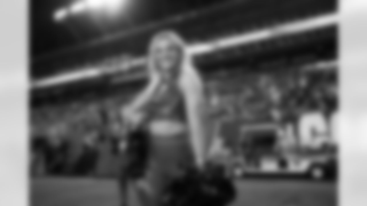 TAMPA, FL - DECEMBER 19, 2021 - Tampa Bay Buccaneers Cheerleaders during the game between the New Orleans Saints and Tampa Bay Buccaneers at Raymond James Stadium. The Saints won the game, 9-0. Photo By Matt May/Tampa Bay Buccaneers