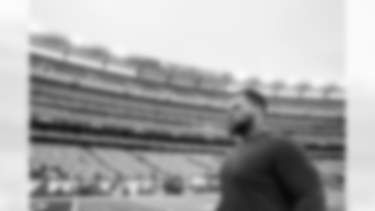 EAST RUTHERFORD, NJ - January 02, 2022 - Defensive Tackle Ndamukong Suh #93 of the Tampa Bay Buccaneers before the game between the Tampa Bay Buccaneers and New York Jets at MetLife Stadium. The Buccaneers won the game, 28-24. Photo By Kyle Zedaker/Tampa Bay Buccaneers