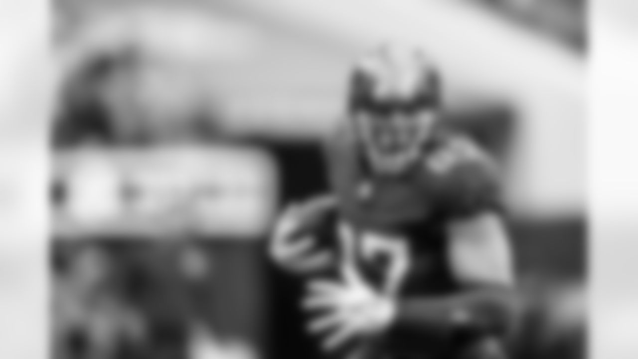 INGLEWOOD, CA - SEPTEMBER 26, 2021 - Tight End Rob Gronkowski #87 of the Tampa Bay Buccaneers during the game between the Tampa Bay Buccaneers and Los Angeles Rams at SoFi Stadium. The Rams won the game 34-24. Photo By Tori Richman/Tampa Bay Buccaneers