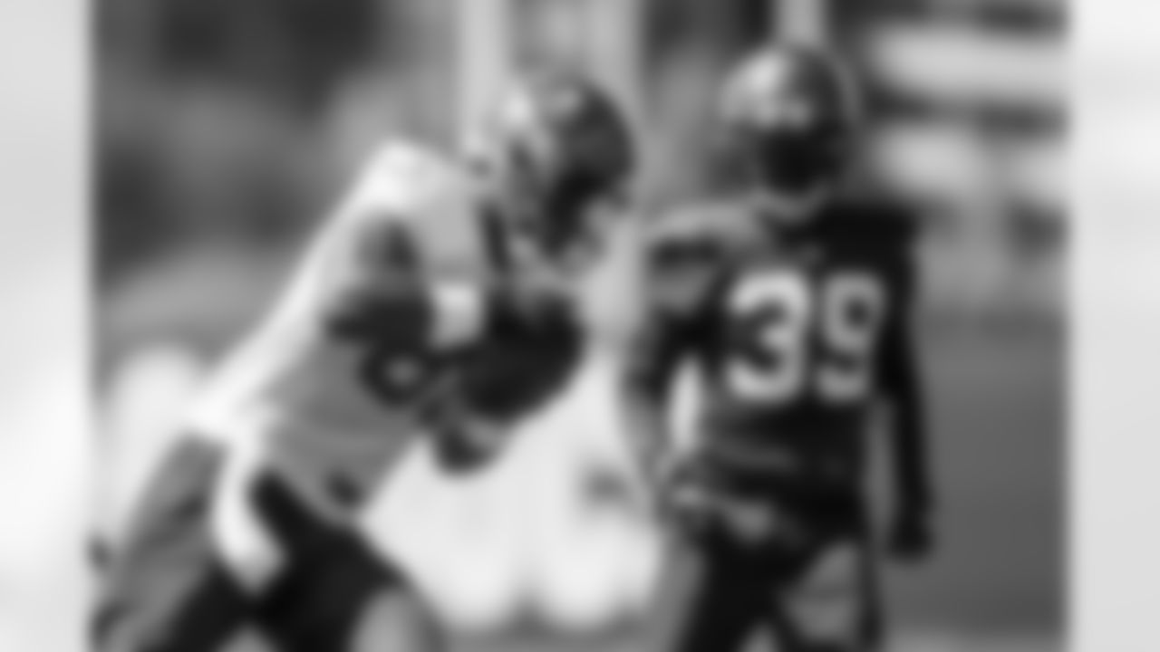 TAMPA, FL- OCTOBER 01, 2020 - Tight End O.J. Howard #80 of the Tampa Bay Buccaneers during practice at AdventHealth Training Center. Photo By Kyle Zedaker/Tampa Bay Buccaneers