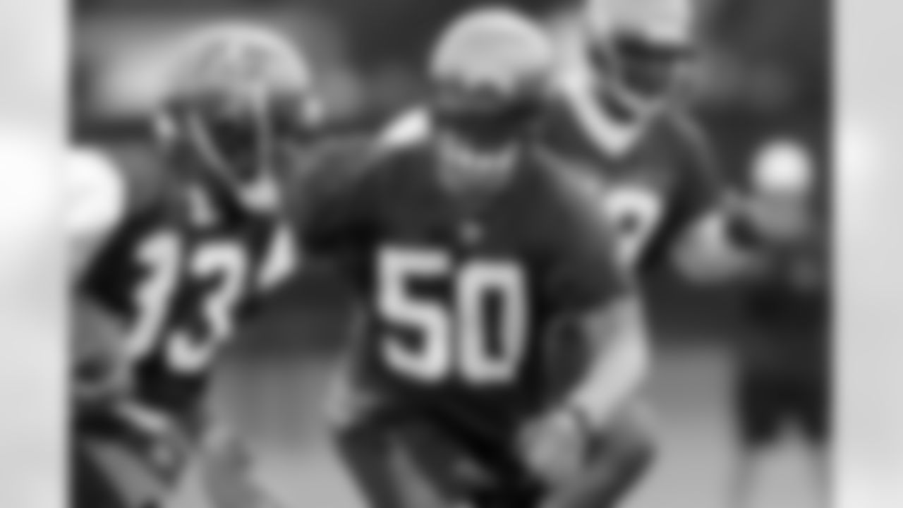 LB Matt McCoy closes in on the ballcarrier