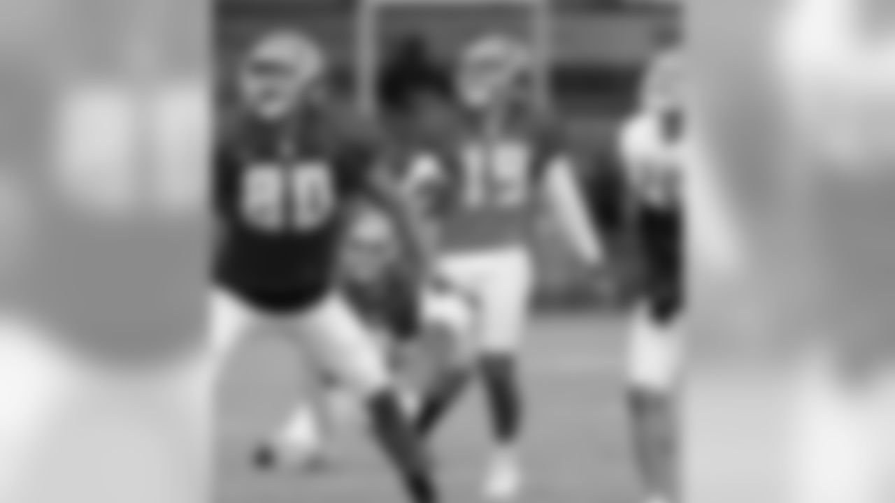 TE O.J. Howard & K Roberto Aguayo