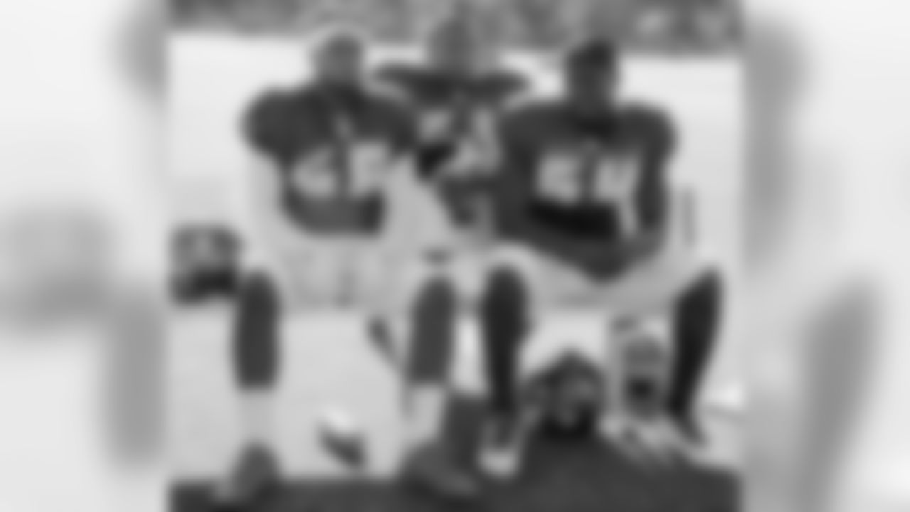58 Kwon Alexander, #51 LB Daryl Smith, and #54 LB Lavonte David