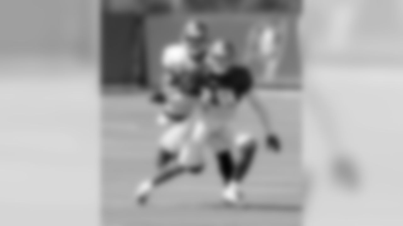 83 WR Vincent Jackson and #28 CB Vernon Hargreaves
