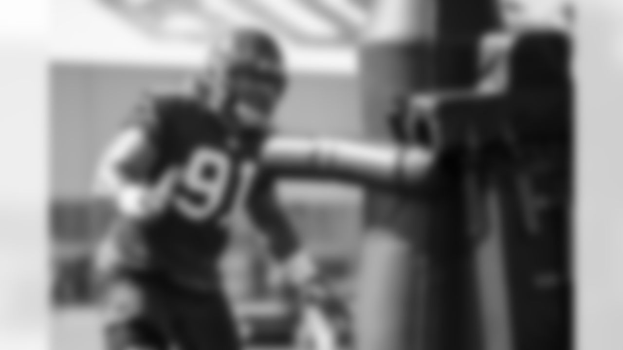 TAMPA, FL- OCTOBER 15, 2020 - Defensive Lineman Benning Potoa'e #91 of the Tampa Bay Buccaneers during practice at AdventHealth Training Center. Photo By Tori Richman/Tampa Bay Buccaneers