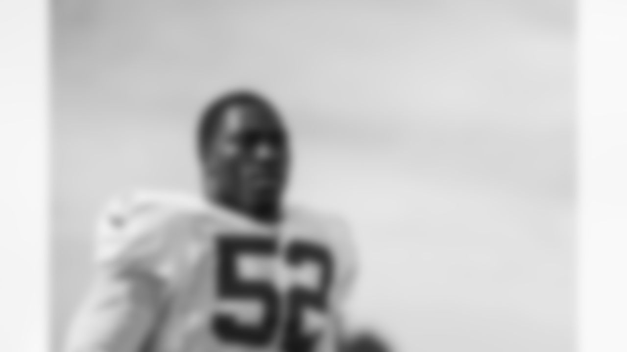 NASHVILLE, TN - August 17, 2022 - Inside Linebacker K.J. Britt #52 of the Tampa Bay Buccaneers during 2022 Training Camp practice with the Tennessee Titans at Ascension Saint Thomas Sports Park. Photo By Tori Richman/Tampa Bay Buccaneers