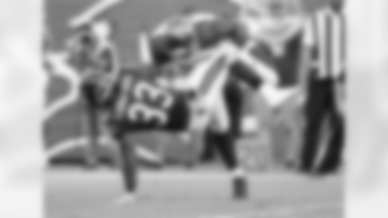 54 LB Lavonte David