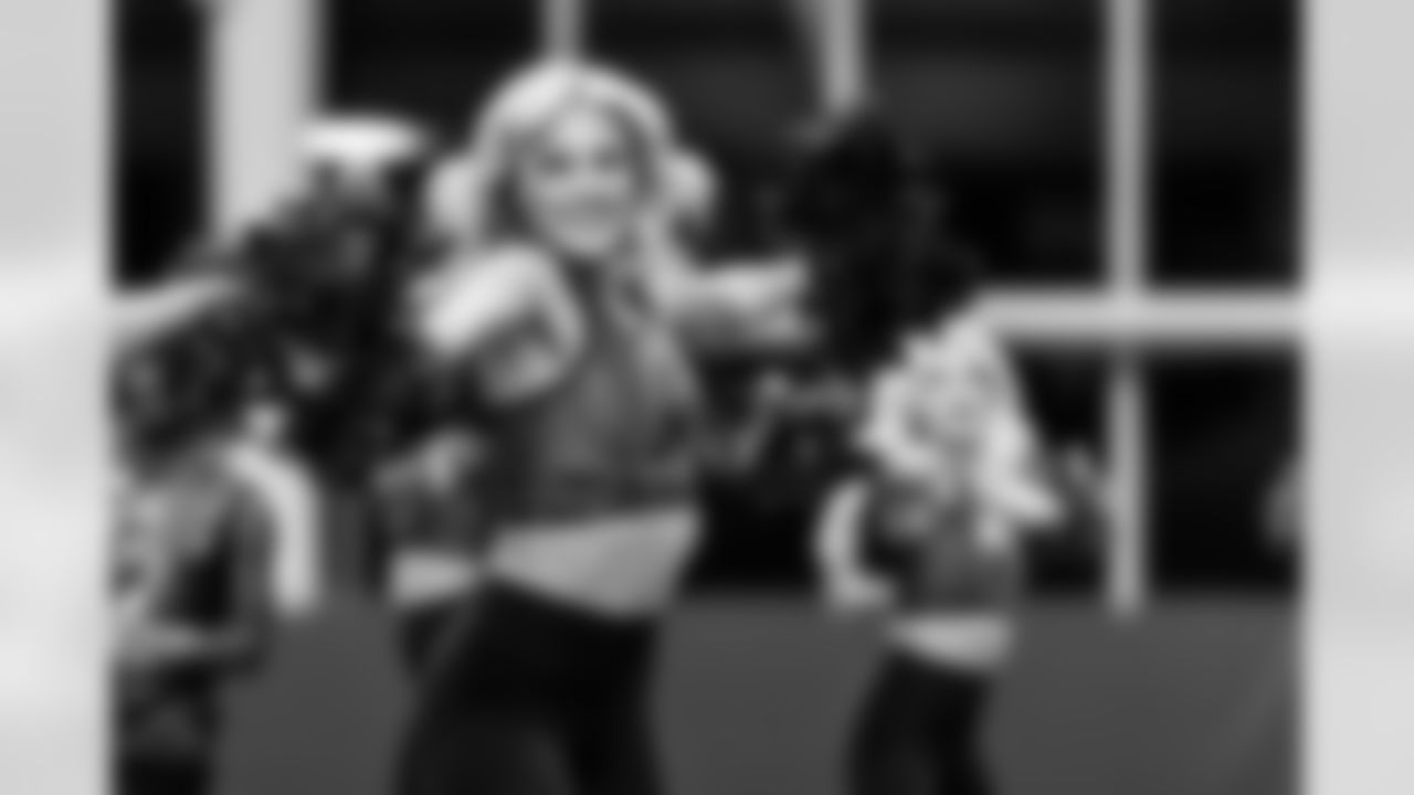 TAMPA, FL - January 12, 2023 - Tampa Bay Buccaneers Cheerleaders during field rehearsal at AdventHealth Training Center. Photo By Tori Richman/Tampa Bay Buccaneers