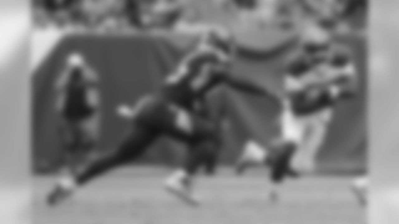 RB Ronald Jones II, No. 27