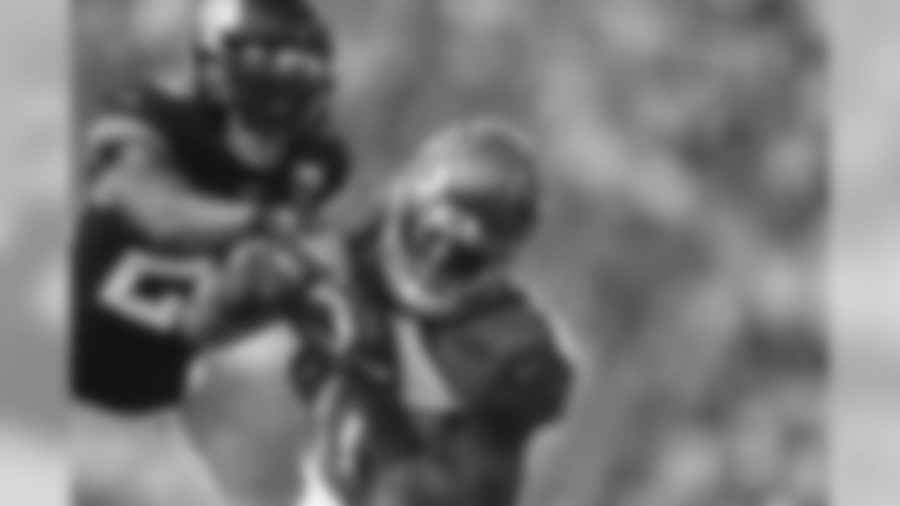 TE O.J. Howard, No. 80